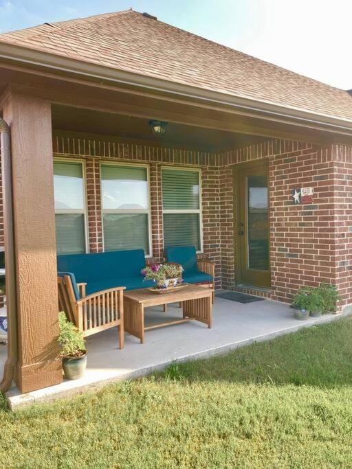 Property building, Patio, Spring, Day, Garden, Garden view