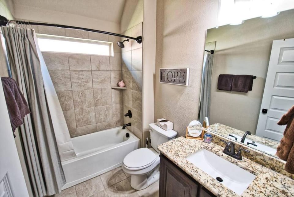 Shower, Toilet, Bathroom, Bath, towels