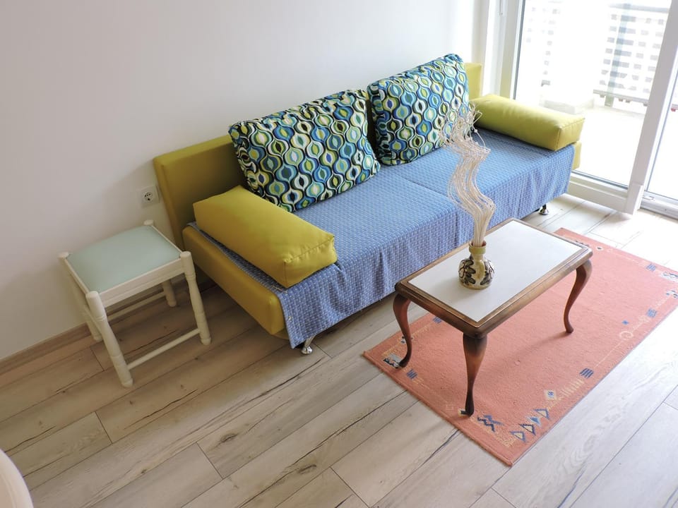 Bed, Living room, Seating area
