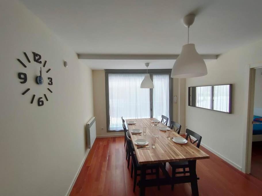Seating area, Dining area