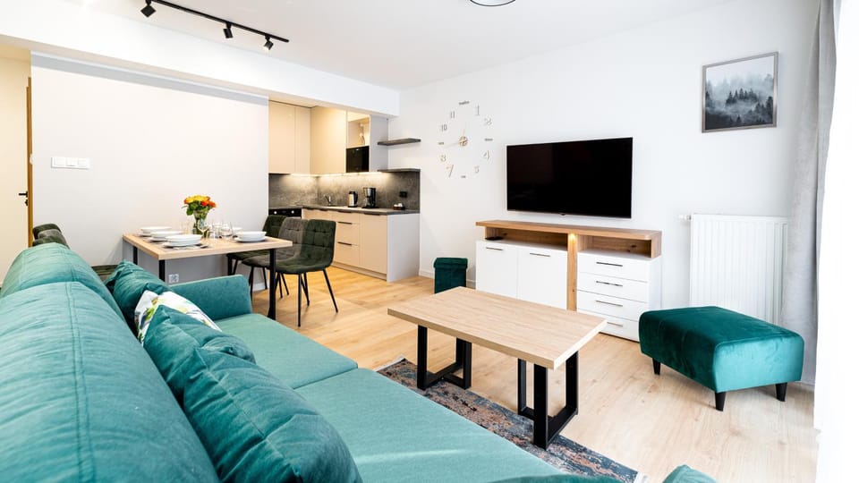 TV and multimedia, Kitchen or kitchenette, Living room, Seating area, Dining area