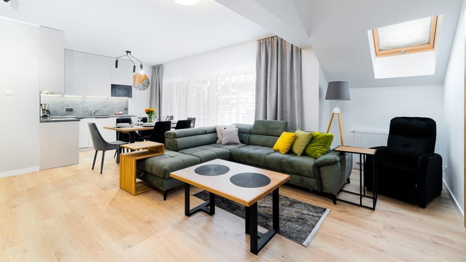 Kitchen or kitchenette, Living room, Seating area, Dining area