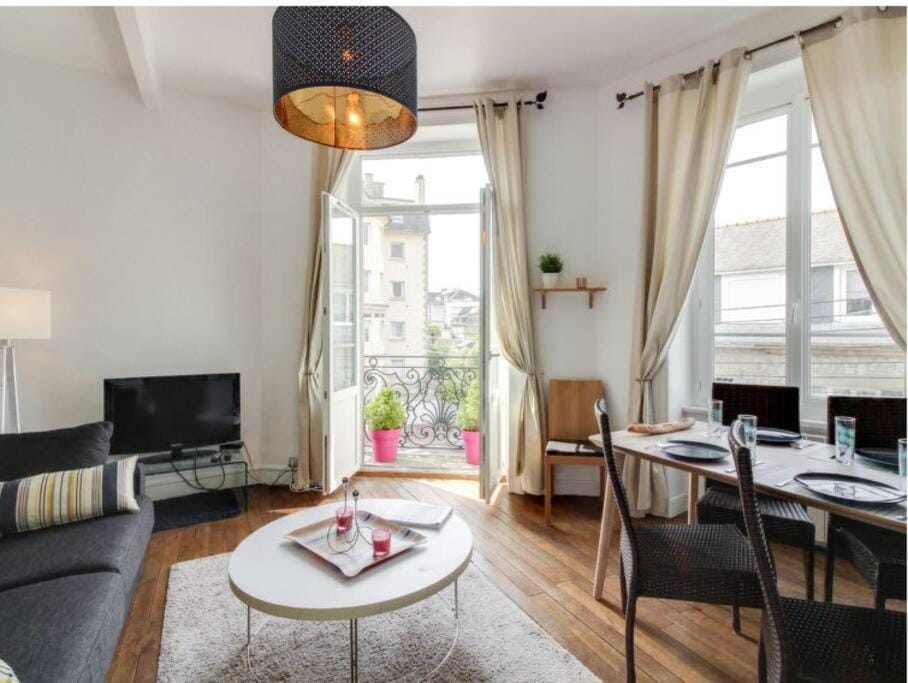 TV and multimedia, Living room, Seating area, Dining area