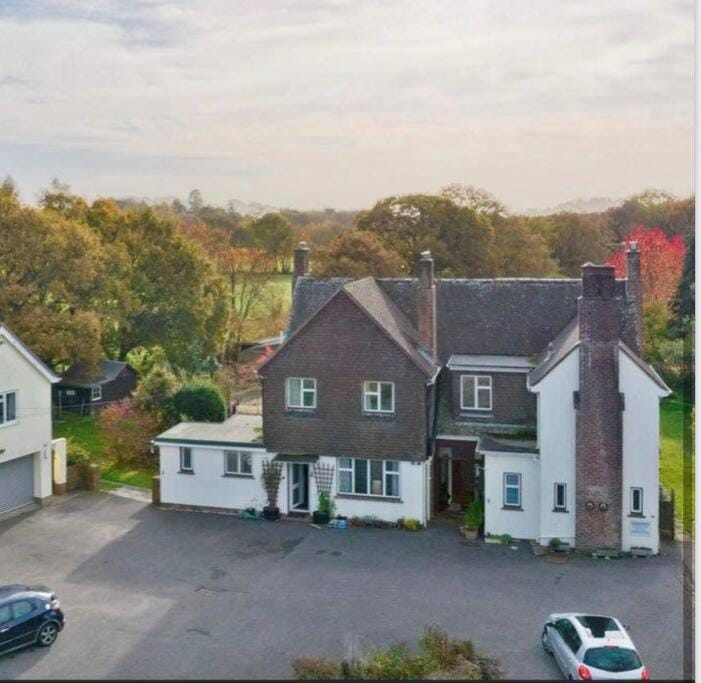 Valesmoor Farm House in New Milton