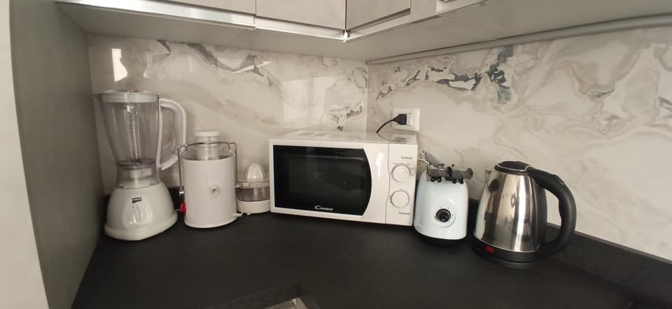Coffee/tea facilities, Kitchen or kitchenette, minibar, toaster