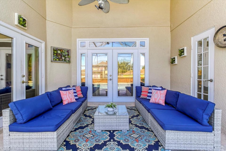 Large Home-Private Pool, Spa, and Pet Friendly Sleeps 12 House in Four Corners
