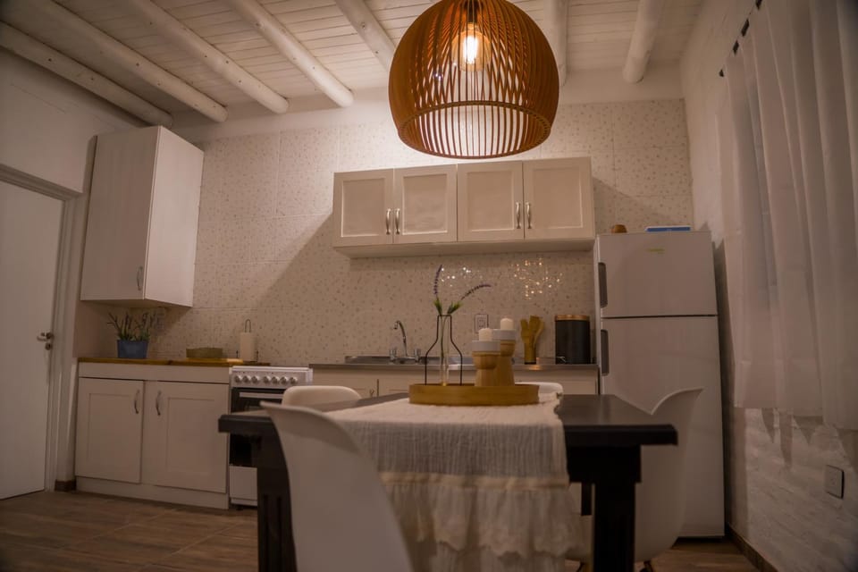 Kitchen or kitchenette, Dining area, pet friendly, stove