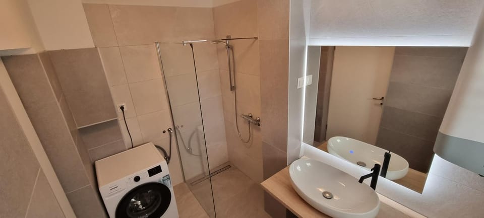 Toilet, Bathroom, washing machine