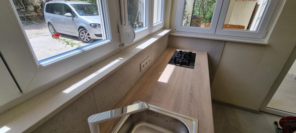 Kitchen or kitchenette, Garden view, Street view, Quiet street view