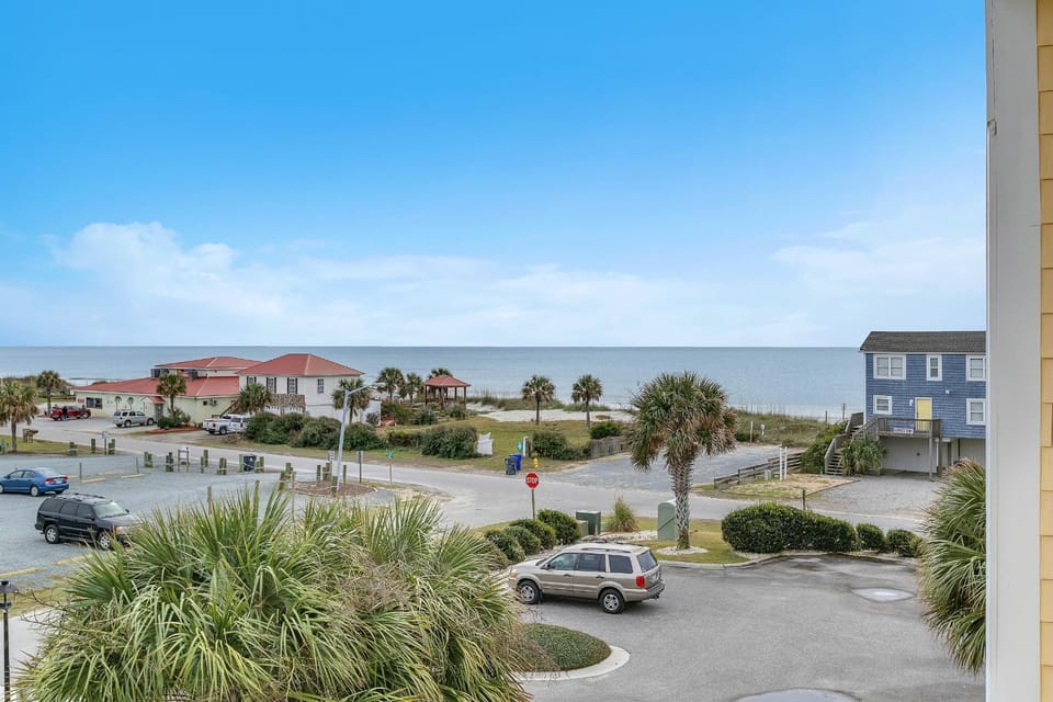 Mystic Shore House in Oak Island