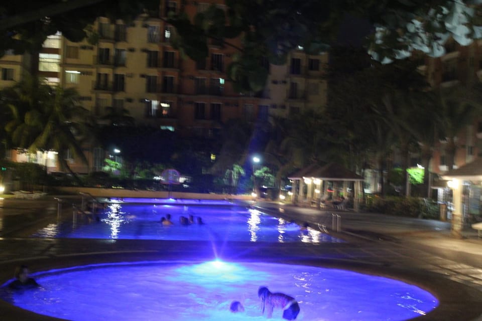 CHATEAU ELYSEE A13 Near Resto And Sm Mall/Airport Apartment in Paranaque
