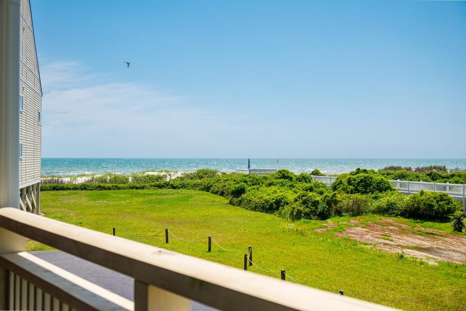 A Pelicans Paradise by Oak Island Accommodations Apartment in Caswell Beach
