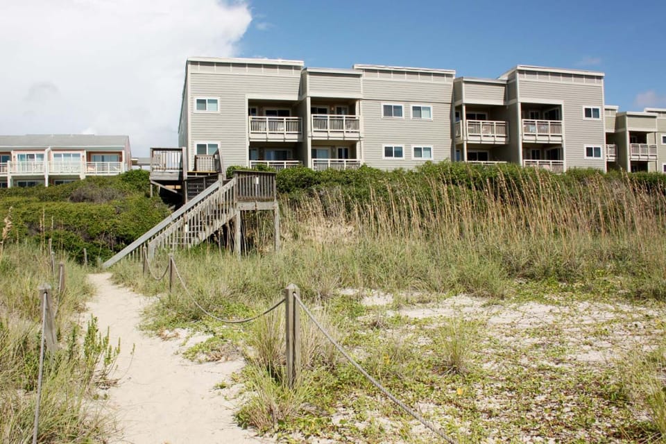 The Crab Lab by Oak Island Accommodations Apartment in Caswell Beach