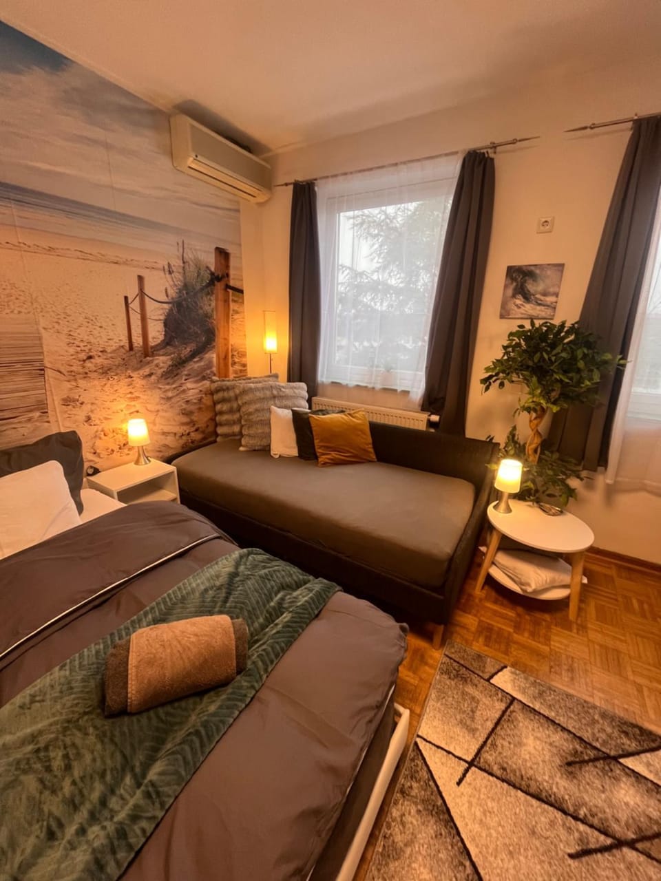 Bed, TV and multimedia, Living room, Seating area, Bedroom