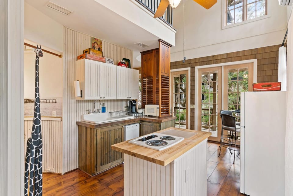 The Treehouse - 116 Florence Street House in Saint Simons Island