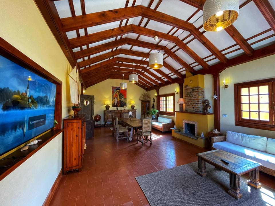 Communal lounge/ TV room, TV and multimedia, Living room, Seating area