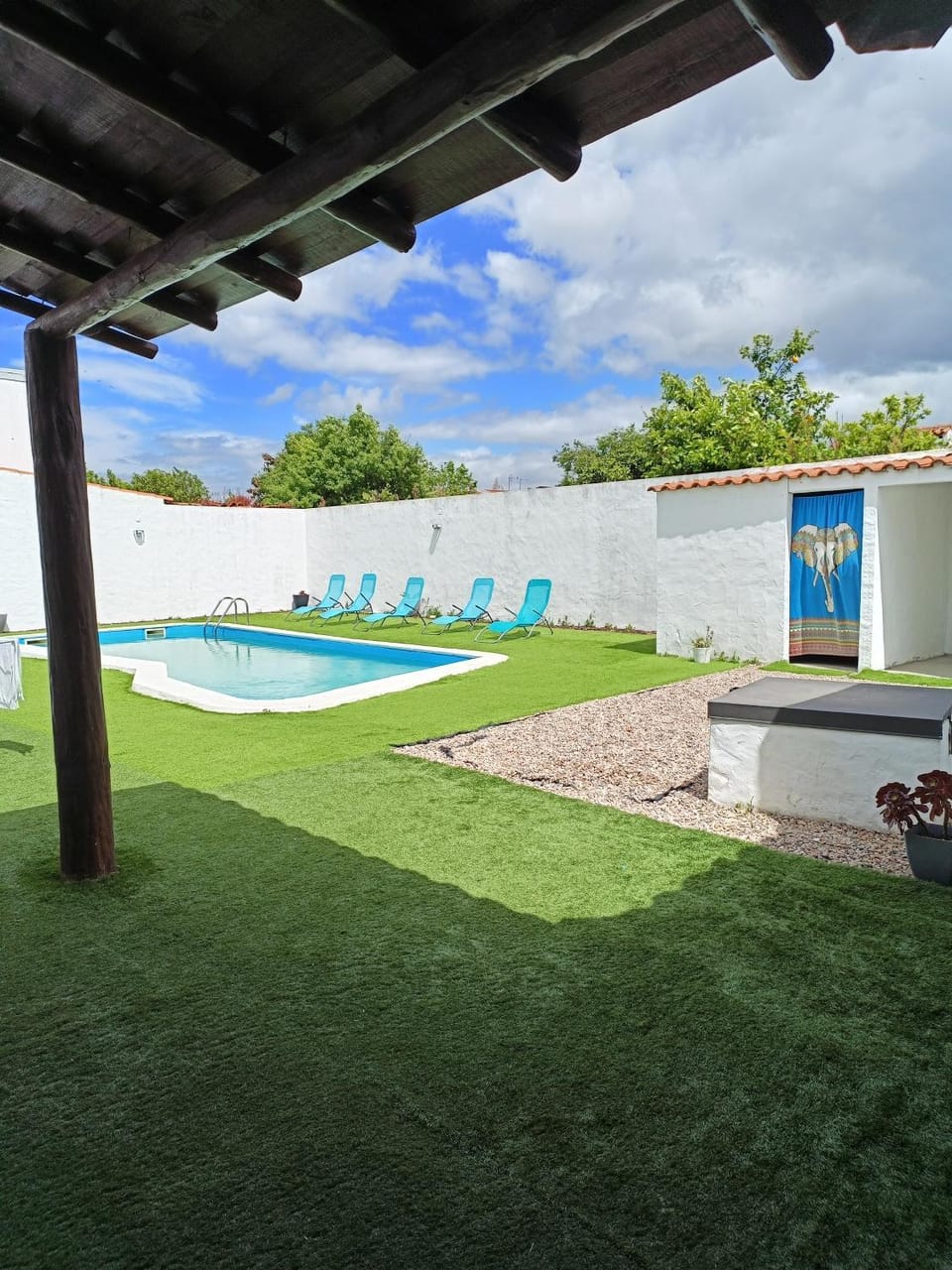 Swimming pool