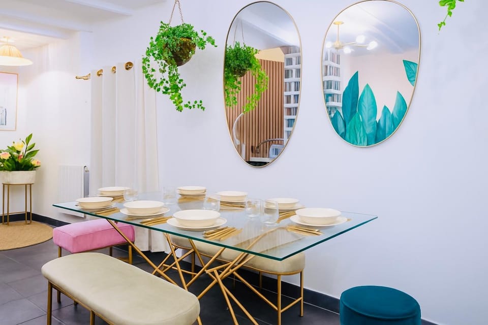 Living room, Decorative detail, Seating area, Dining area