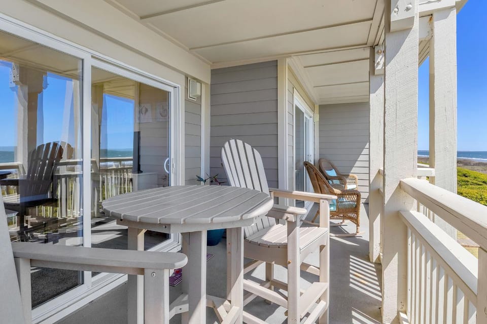 Balcony At The Beach by Oak Island Accommodations Apartment in Caswell Beach