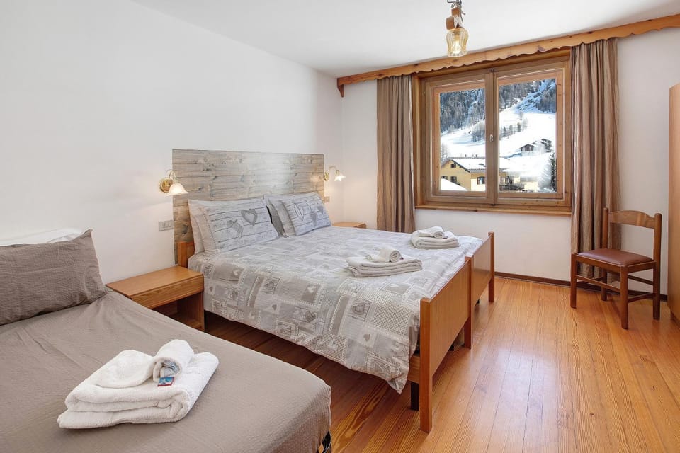 Property building, Living room, Bedroom
