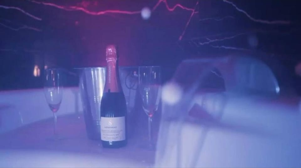Spa-Sauna-Ciel de pluie tropicale-Crémant- Nuit Romantique - Escapade Mâconnaise Apartment in Bourgogne-Franche-Comté