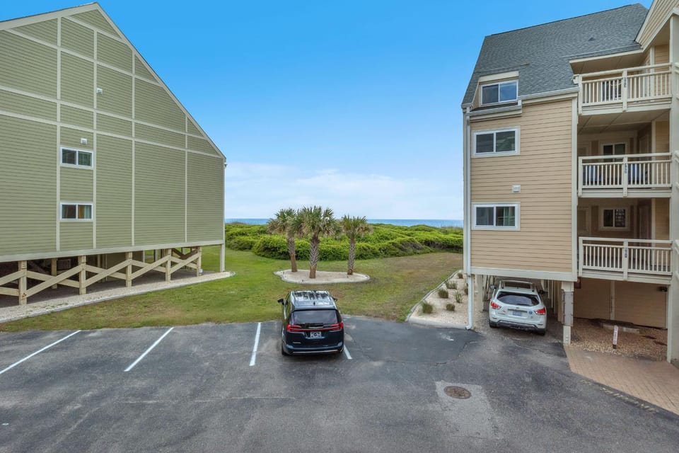 The Three Palms by Oak Island Accommodations Apartment in Caswell Beach