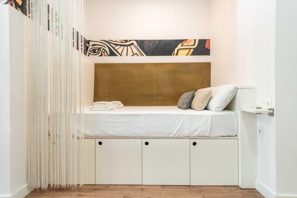 Paloma & Claude Suite Picasso-Inspired REMS Apartment in Malaga