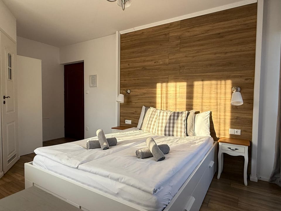 Bed, Photo of the whole room, Bedroom, towels, wardrobe