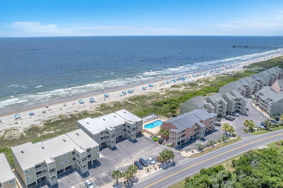 Beechouse by Oak Island Accommodations Apartment in Caswell Beach