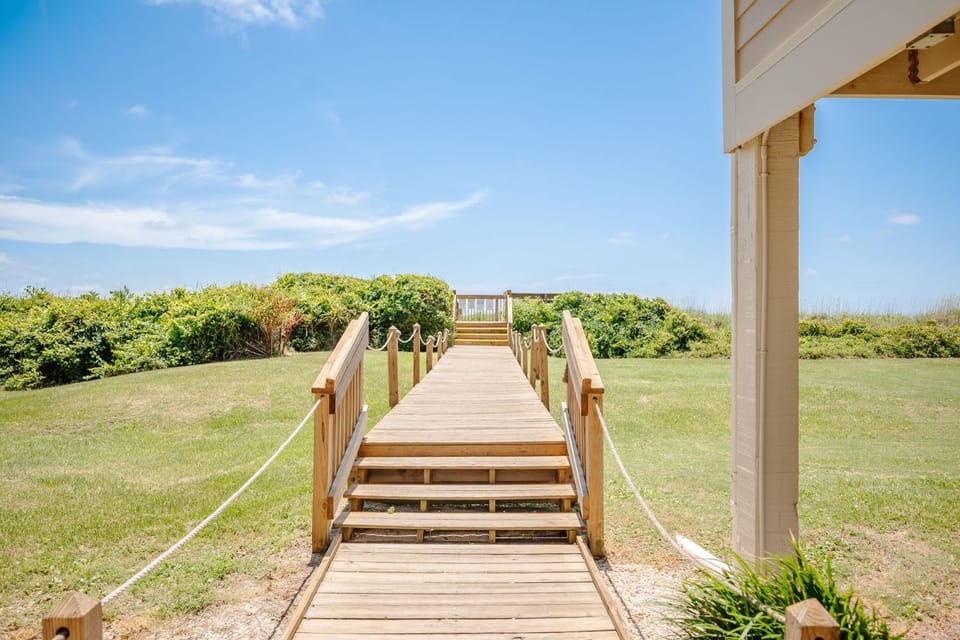 Southern Beauty by Oak Island Accommodations Apartment in Caswell Beach