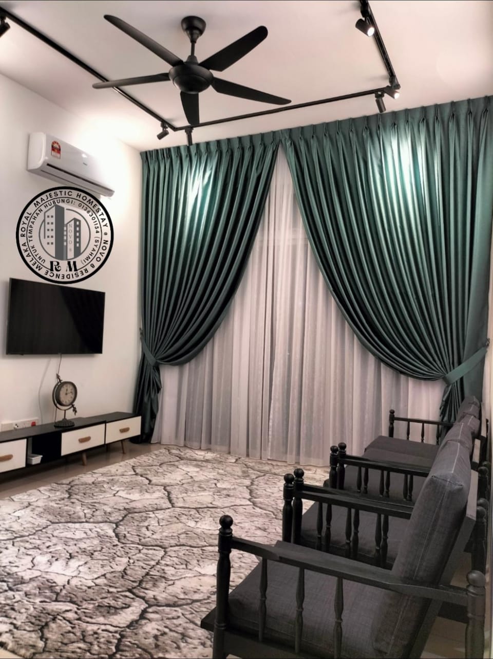 TV and multimedia, Living room, Seating area, air conditioner