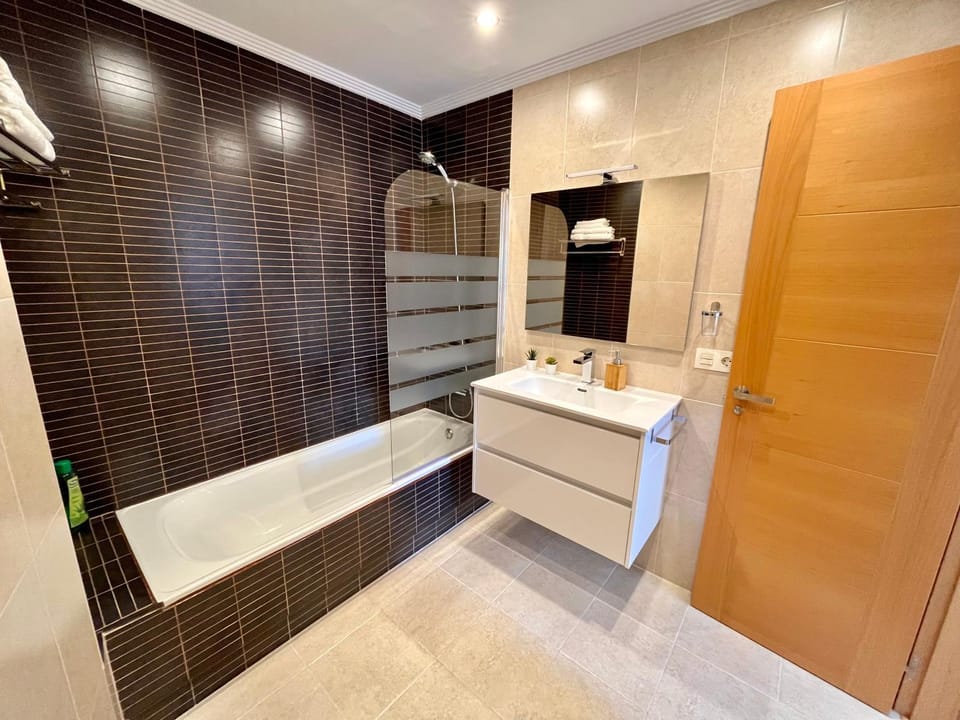 Shower, Bathroom, Bath, towels