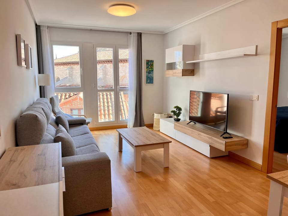 Communal lounge/ TV room, TV and multimedia, Living room, Seating area, Evening entertainment