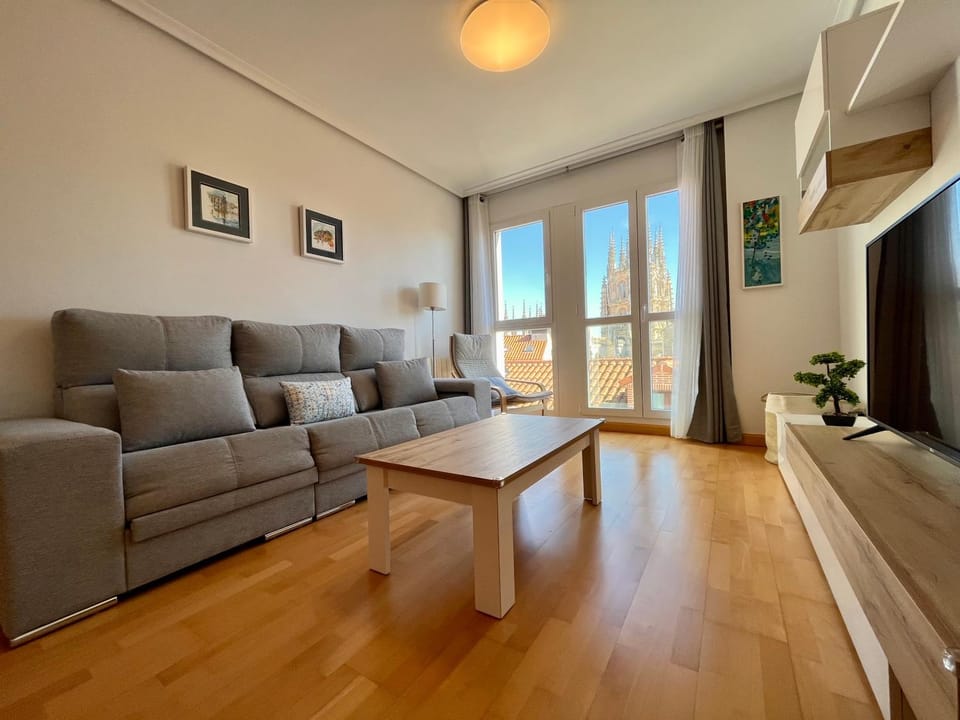 Communal lounge/ TV room, TV and multimedia, Living room, Seating area, Evening entertainment