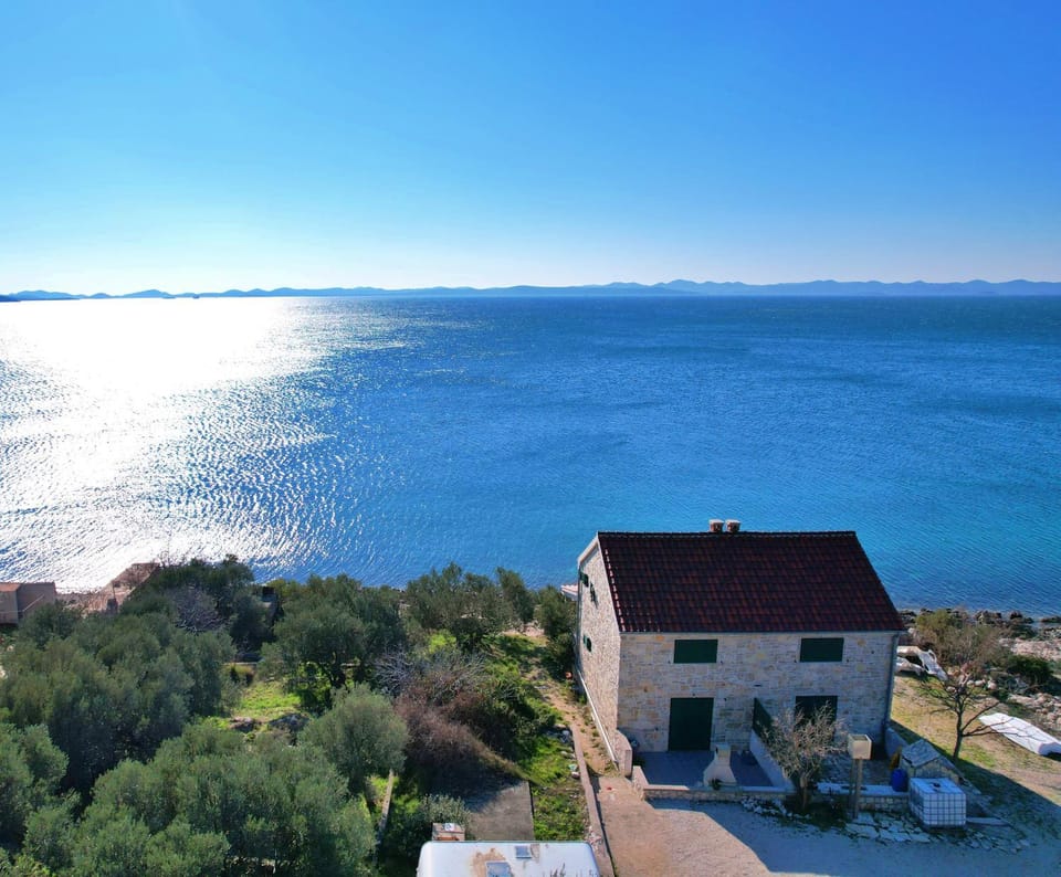 Property building, Natural landscape, Bird's eye view, River view, Sea view