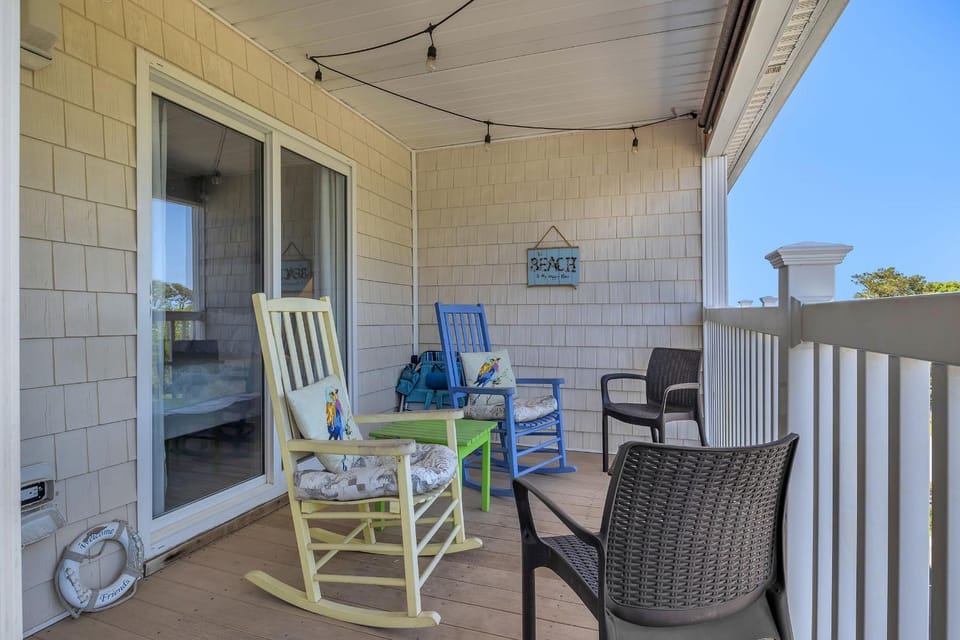Dolphy Daze by Oak Island Accommodations Apartment in Oak Island