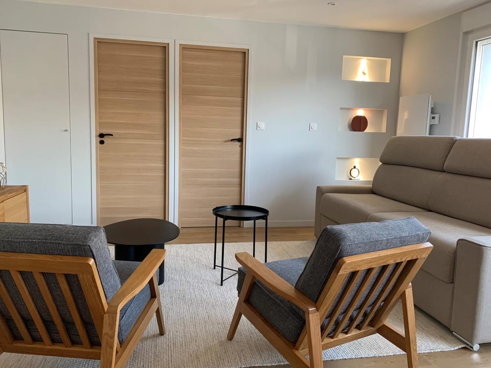 TV and multimedia, Seating area