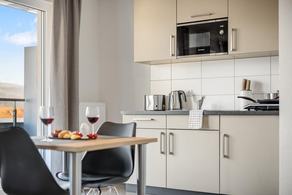 Kitchen or kitchenette, Food and drinks, Dining area, Food, minibar, stove, toaster