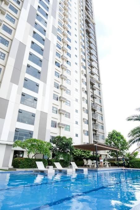 Horizon 101 A12 Shortwalk to Mango Avenue & Robinson Mall Apartment in Lapu-Lapu City