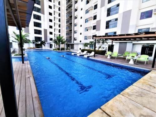 Horizon 101 A12 Shortwalk to Mango Avenue & Robinson Mall Apartment in Lapu-Lapu City