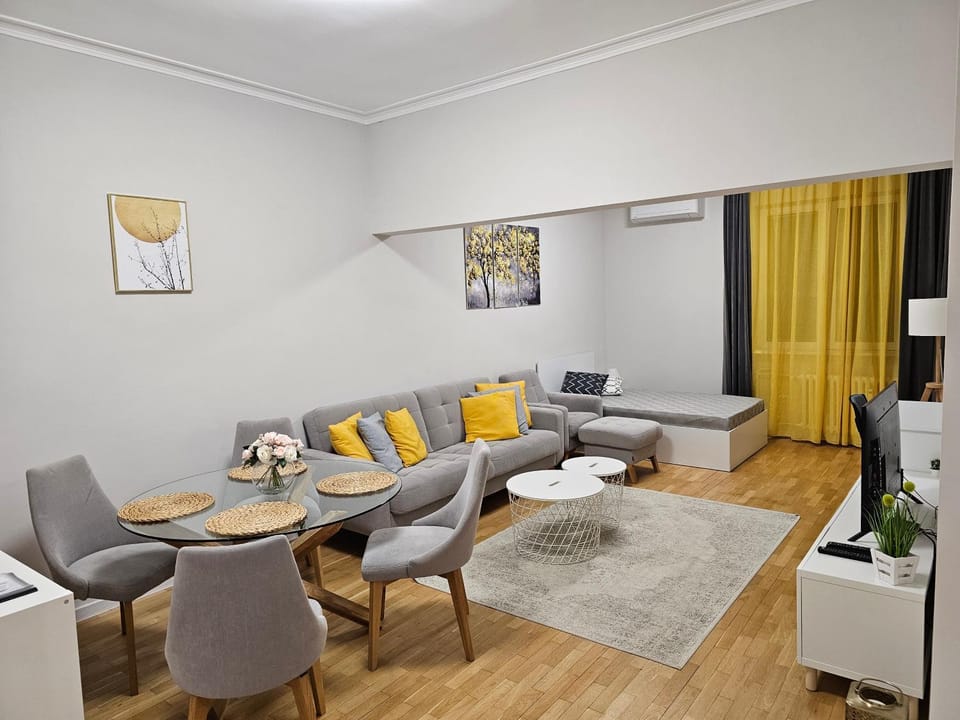 Spacious Aristocratic Apt. with a Colourful View Apartment in Sofia