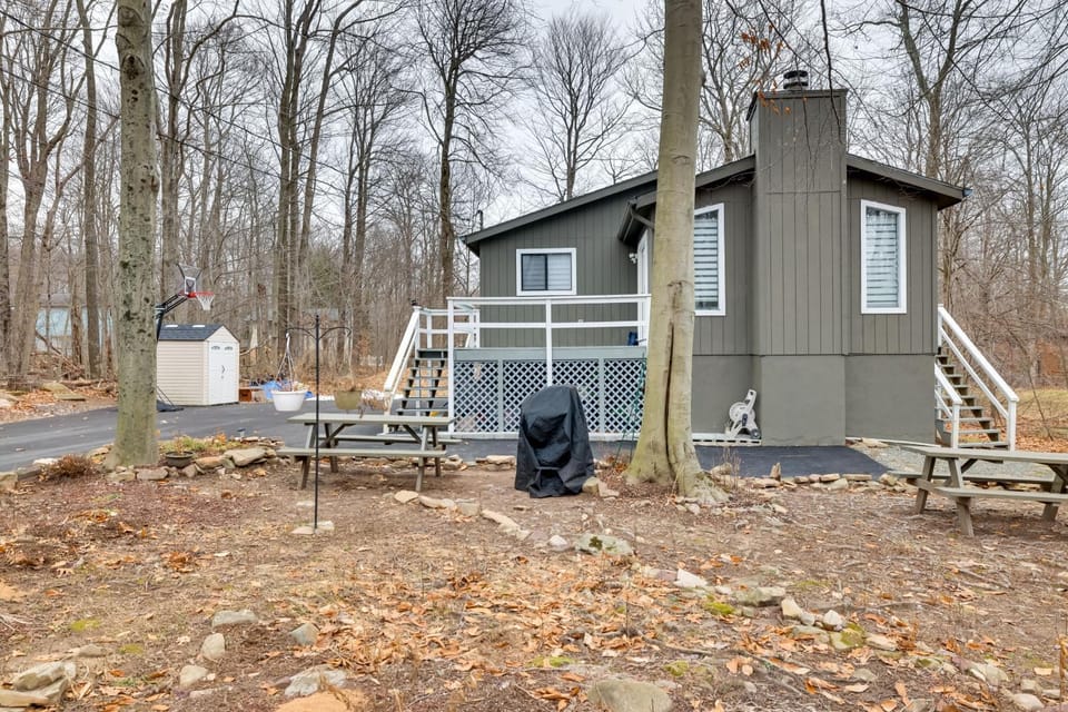 8 Mi to Tobyhanna State Park: Poconos Home! House in Coolbaugh Township