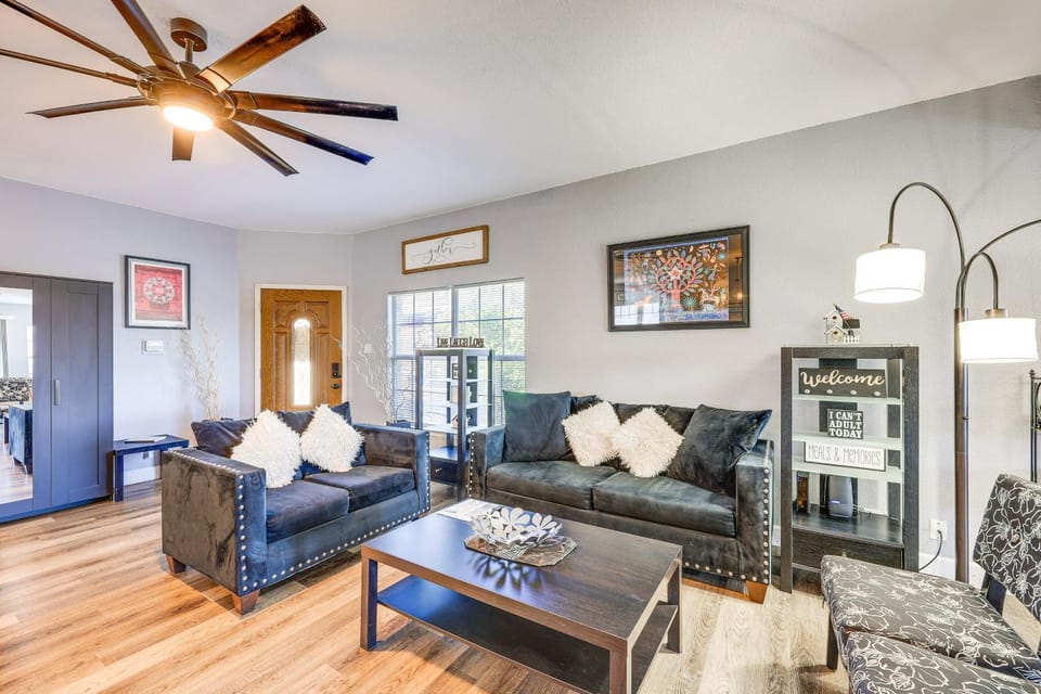 San Antonio Retreat w/ Fenced Pool, Near SeaWorld House in San Antonio