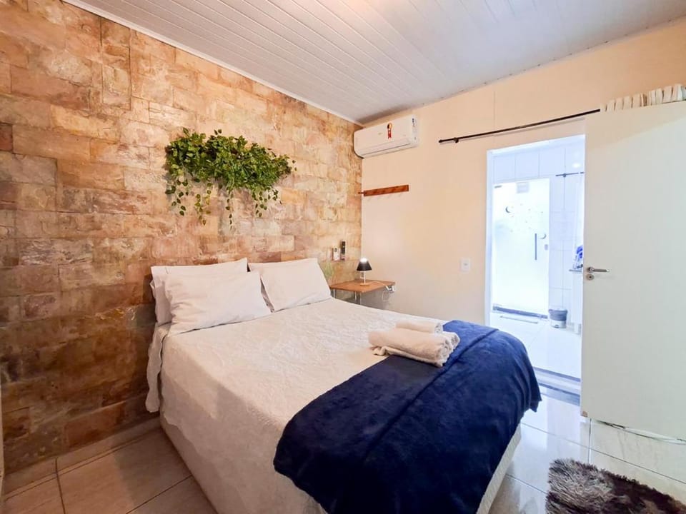 Bed, Bedroom, air conditioner