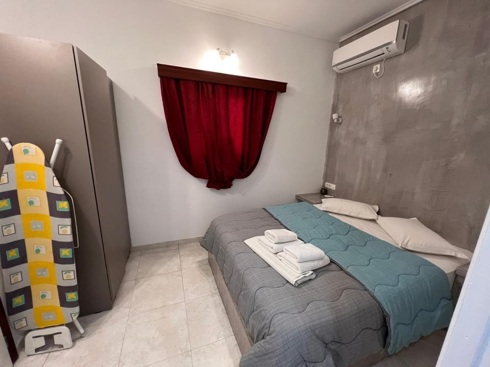 Birds Villa Apartments with Heated Pool - Including Car and Breakfast Apartment hotel in Perissa