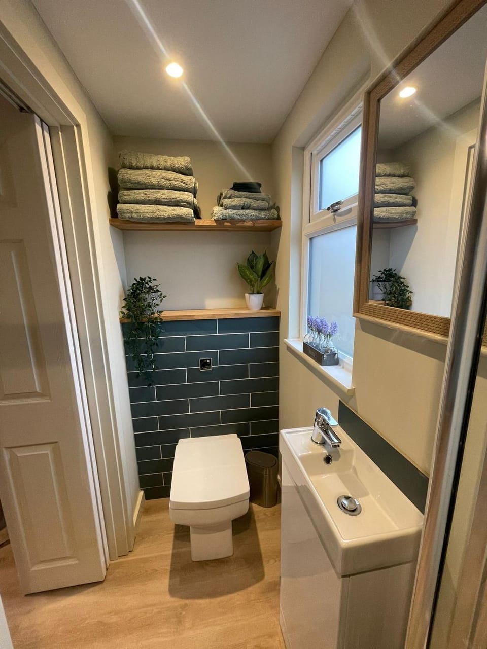 Toilet, Bathroom, towels