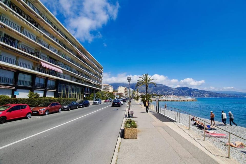 French Riviera: Seafront apt & pool near Monaco Apartment in Roquebrune-Cap-Martin