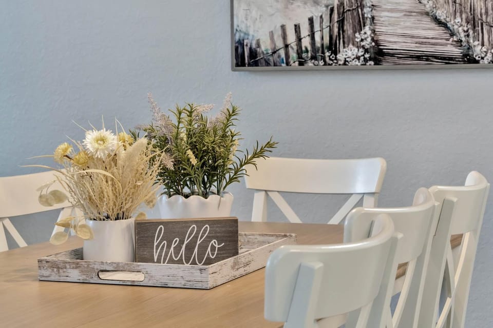 Seating area, Dining area