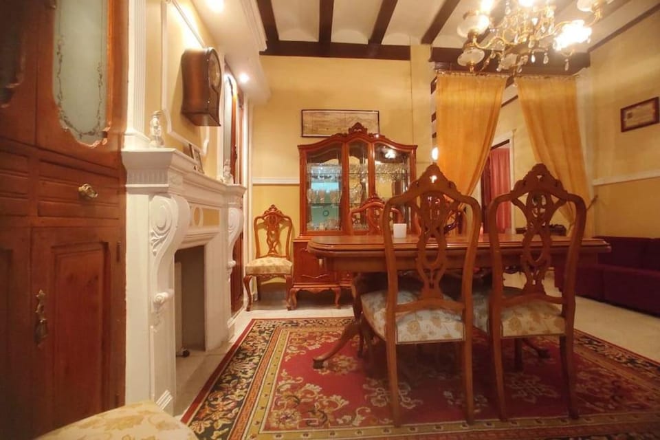 Seating area, Dining area