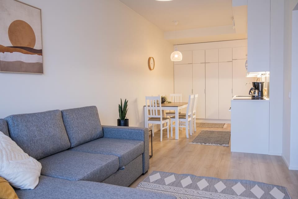 Coffee/tea facilities, Kitchen or kitchenette, Living room, Dining area, dishwasher, microwave, oven, stove